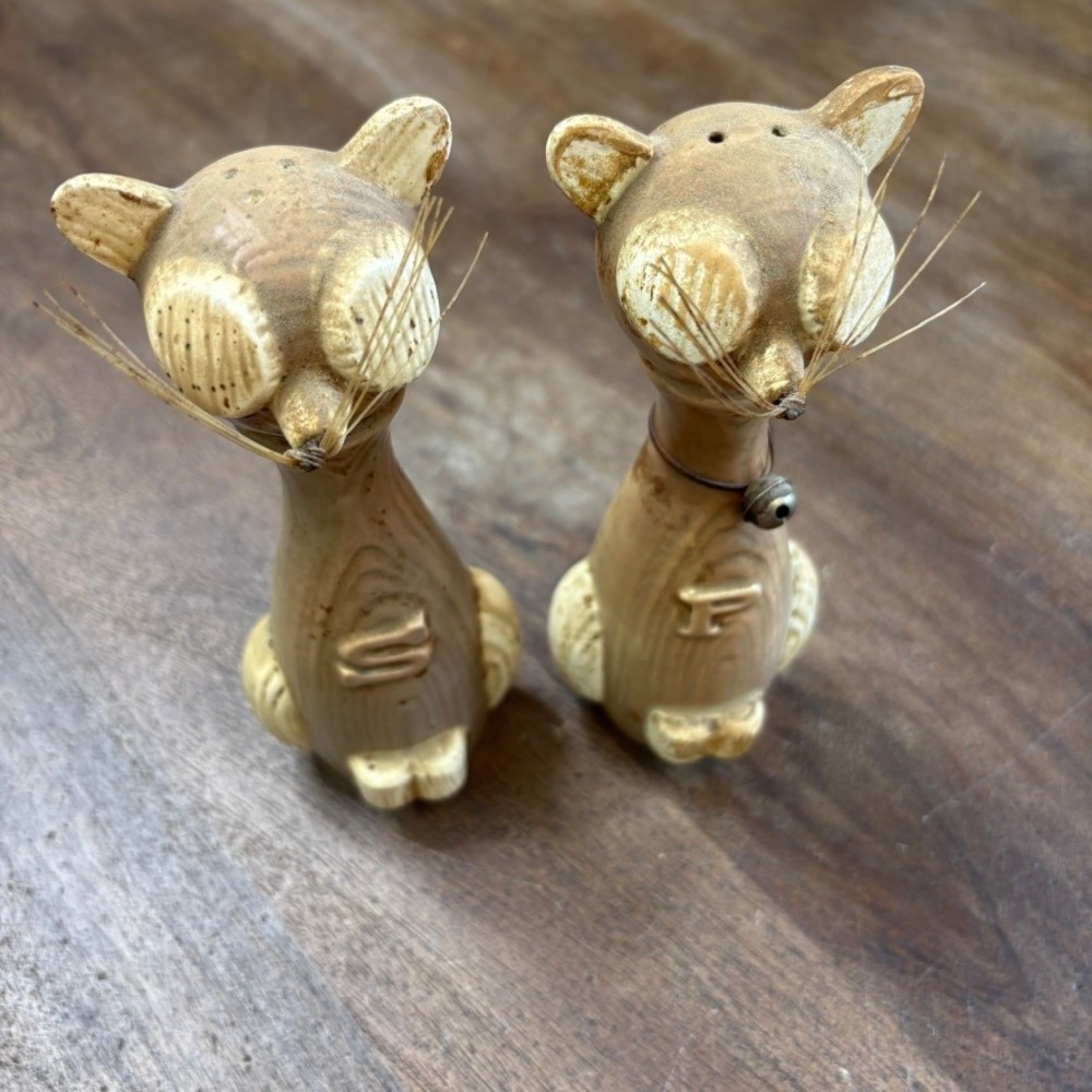 Vintage Ceramic Cat Salt and Pepper Shakers Whimsical‎ Kitchen Decor MCM Japan